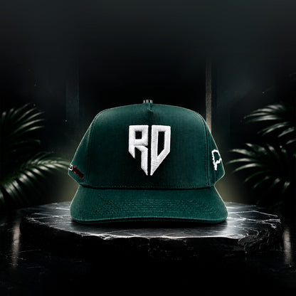 Gorra dominicana GCAPS Mi Isla verde y blanco con bordado RD 3D – foto 1